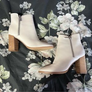Nine West • white leather • booties • size 9
